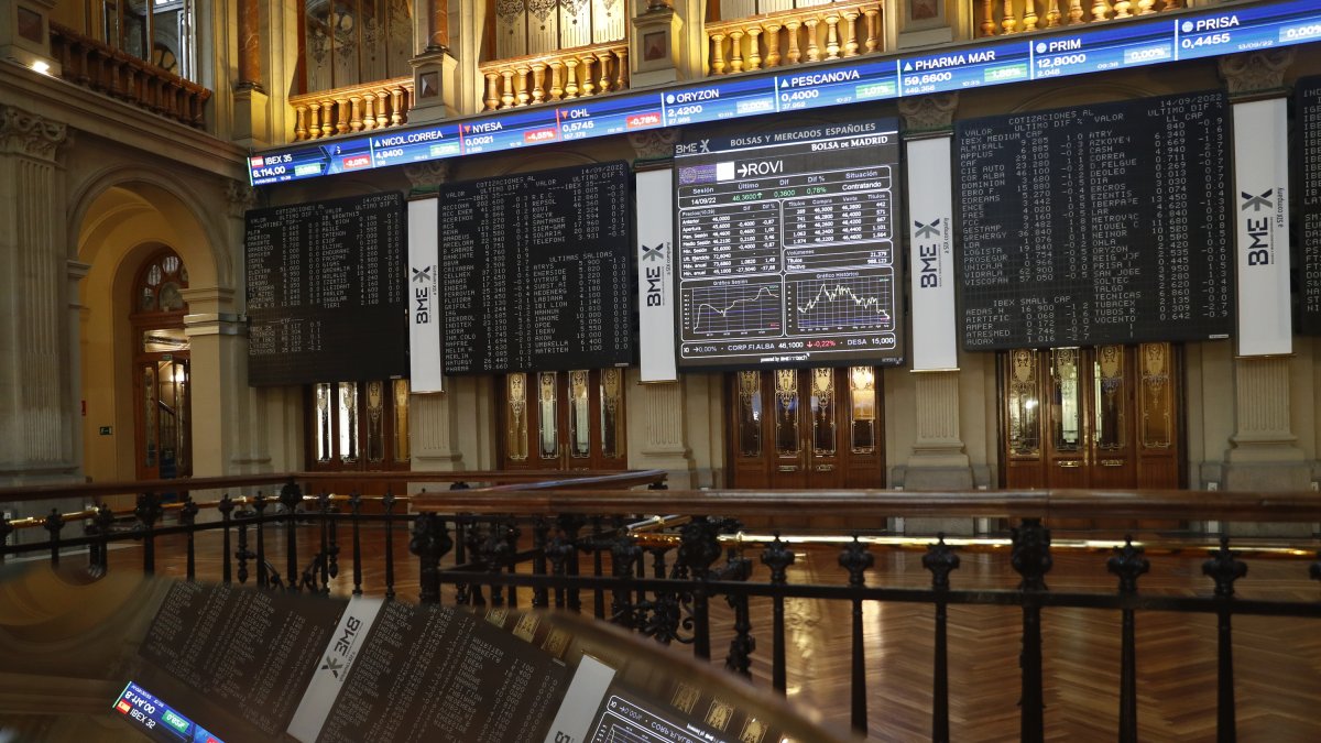 Paneles con los índices bursátiles en el Palacio de la Bolsa.ECONOMÍA;
Eduardo Parra / Europa Press
(Foto de ARCHIVO)
14/9/2022