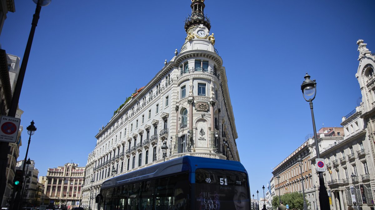 Vista exterior del hotel de lujo Four Seasons, (España).TURISMO;HOTEL DE LUJO;CALLE SEVILLA;
Jesús Hellín / Europa Press
(Foto de ARCHIVO)
26/6/2022