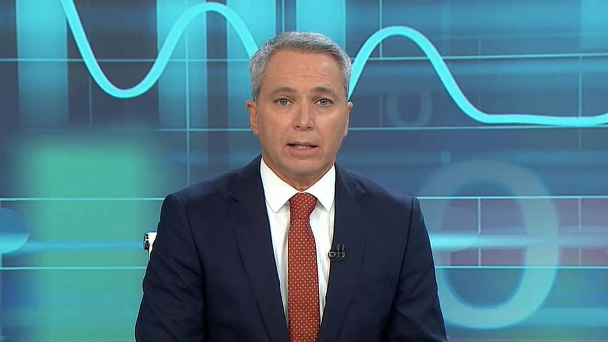 Vicente Vallés, en el plató de informativos de Antena 3.