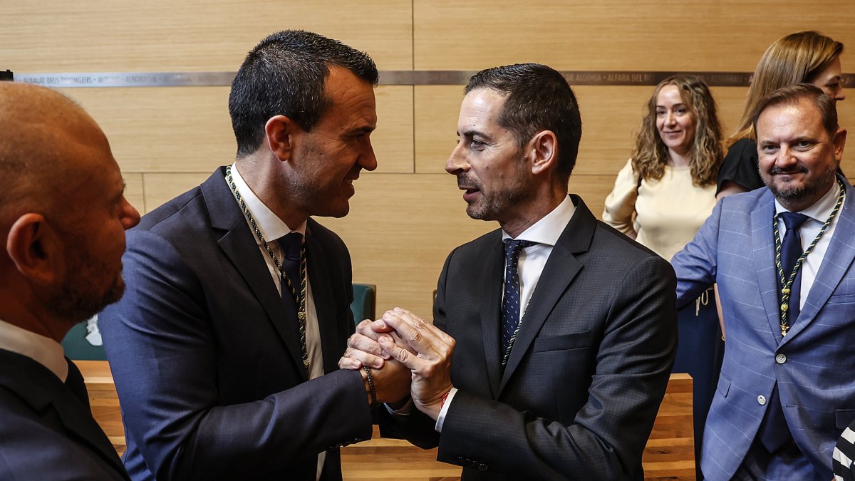 El presidente de la Diputación, Vicent Mompó, y el portavoz socialista, Carlos Fernández Bielsa.