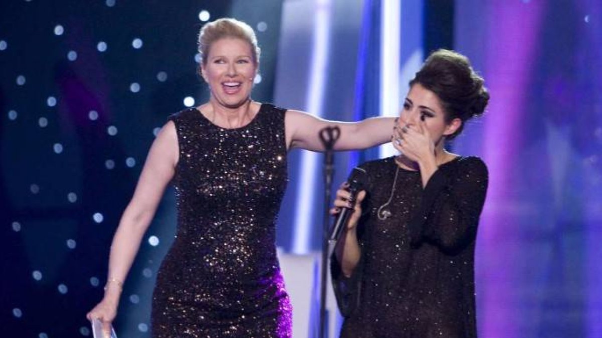 Anne Igartiburu y Barei en uno de los momentos críticos de la gala Objetivo Eurovisión.