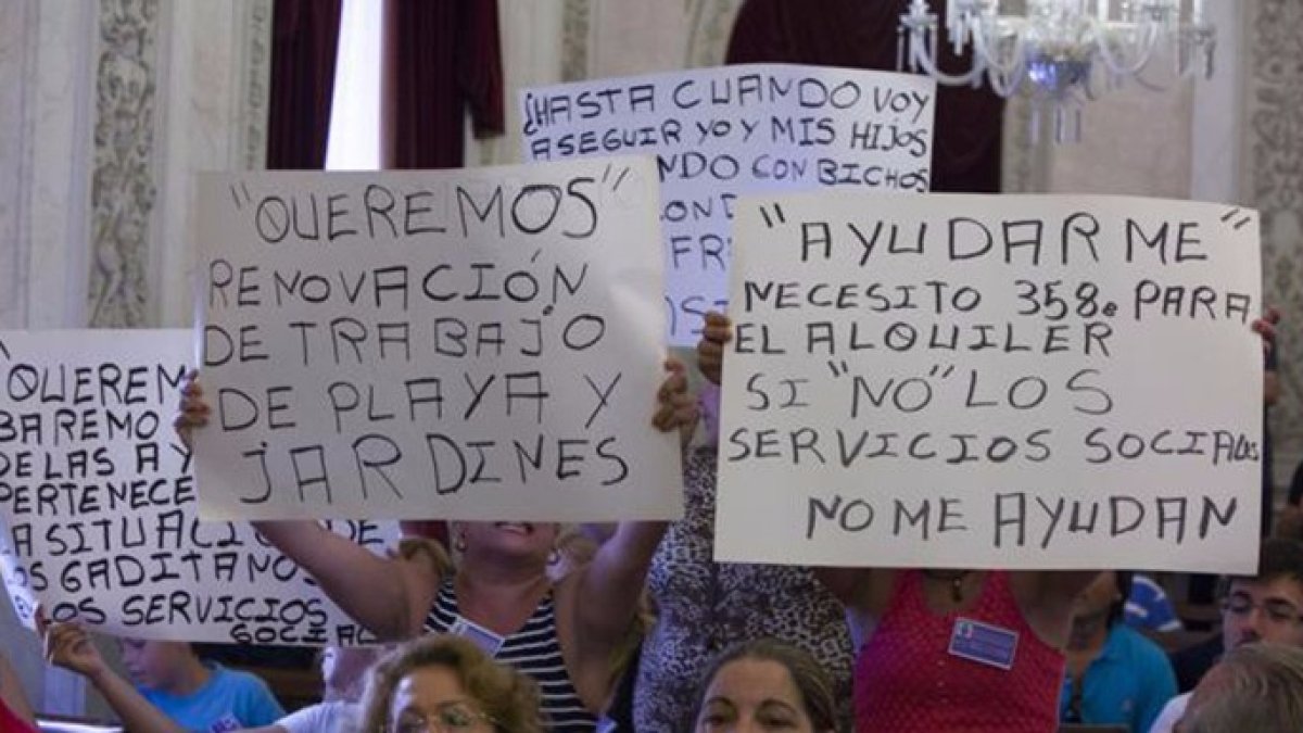 Las mujeres afectadas asistieron al último pleno del Ayuntamiento para pedir que se las escuche.