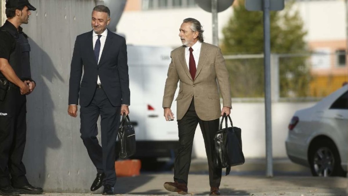 El presunto cabecilla de la Gurtel a su llegada al juicio en la Audiencia Nacional