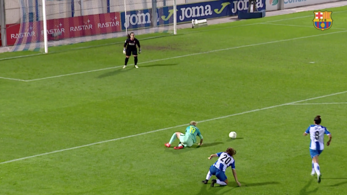 Latorre firmó un gol que recordó al de Messi.