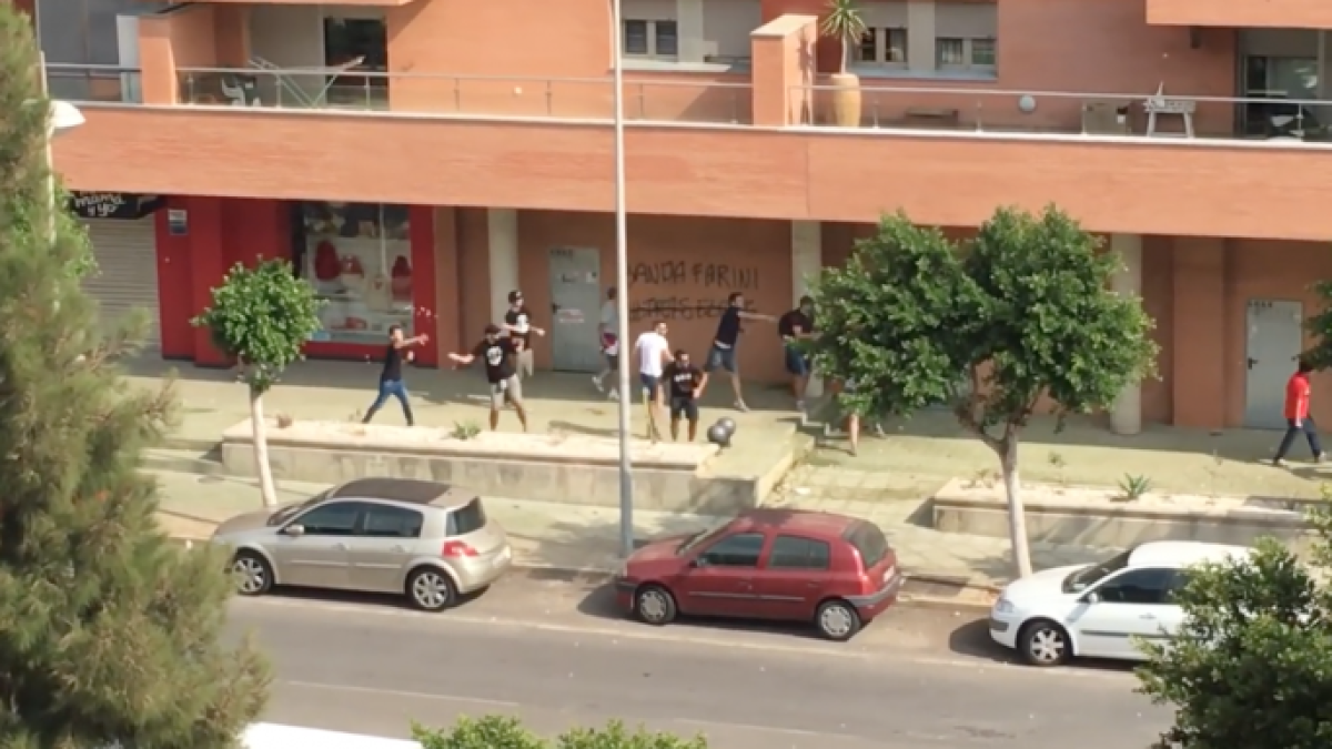 Batalla campal entre aficionados del Almería y el Levante.