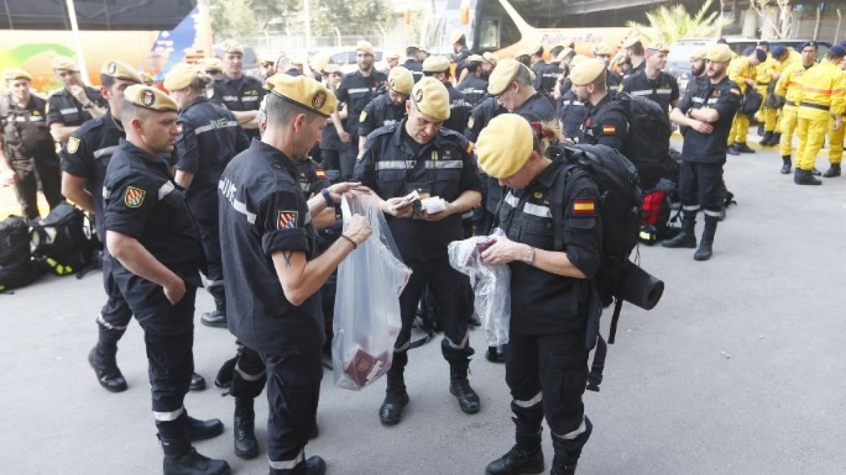 Efectivos de la Unidad Militar de Emergencias, a su llegada a Chile.