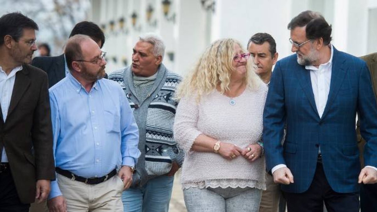 La madre de Sandra Palo el domingo en Córdoba con Rajoy.