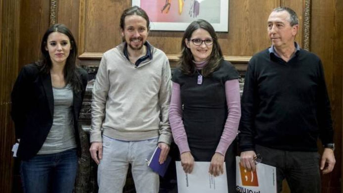 Iglesias y Oltra, en el centro de la imagen, junto a Montero y Balldoví