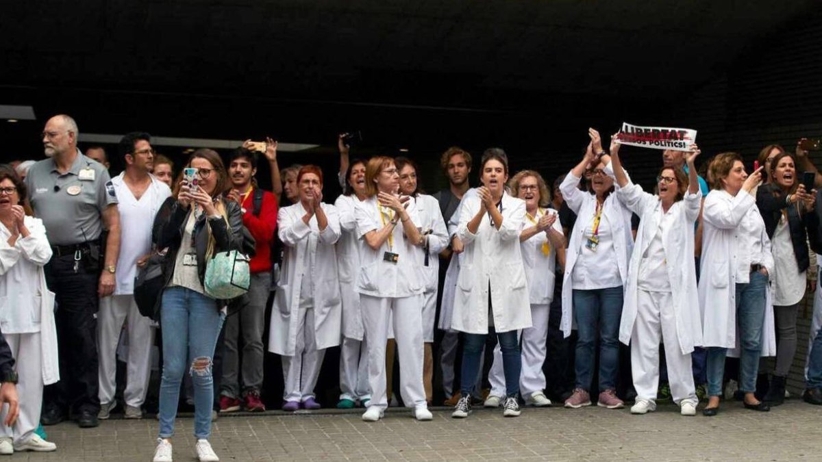 Trabajadores del Hospital de Sant Pau, en su mayoría enfermeras.