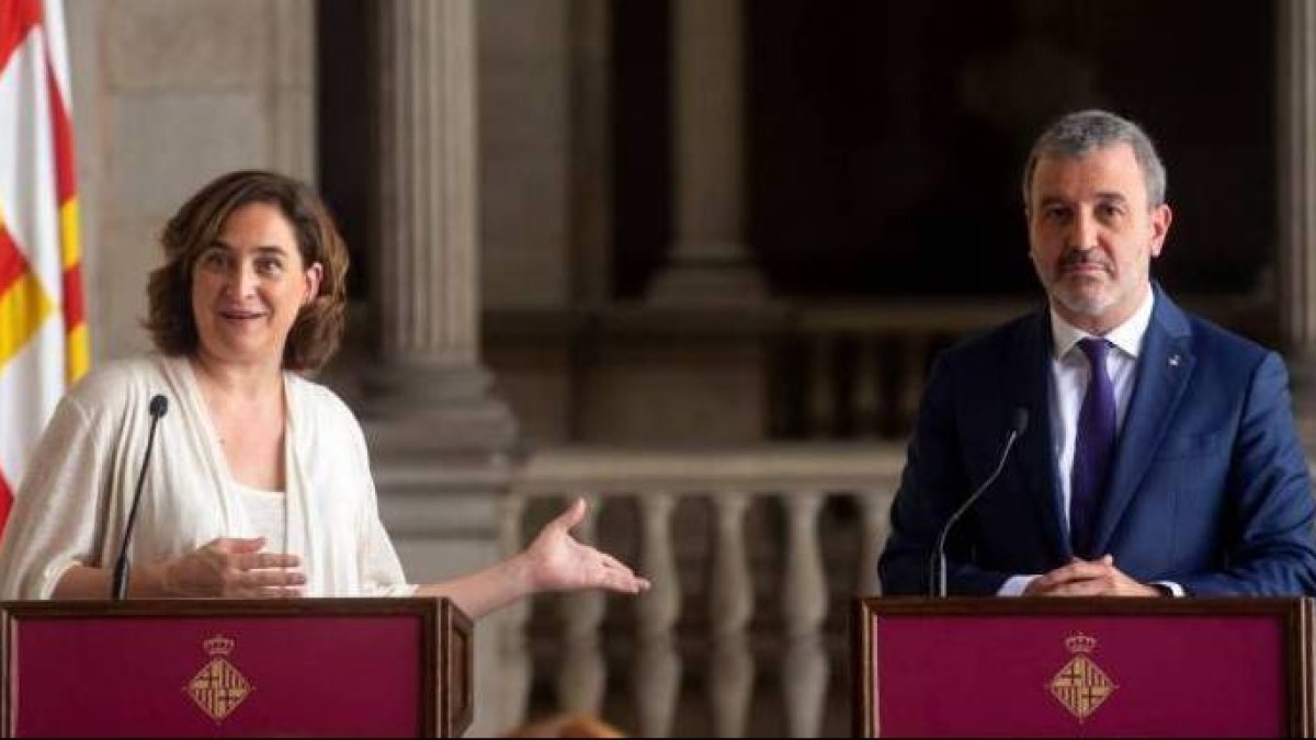 Ada Colau y su número dos en el Ayuntamiento, el socialista Jaume Collboni.