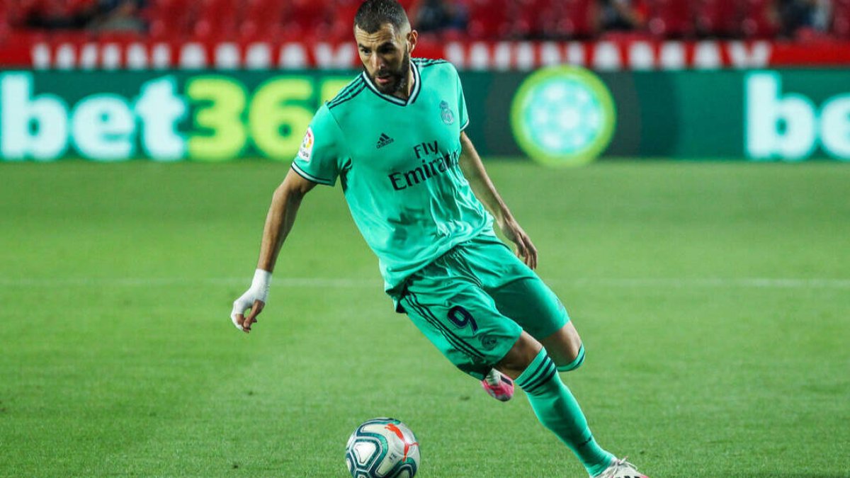 Karim Benzema, durante un partido con el Real Madrid.