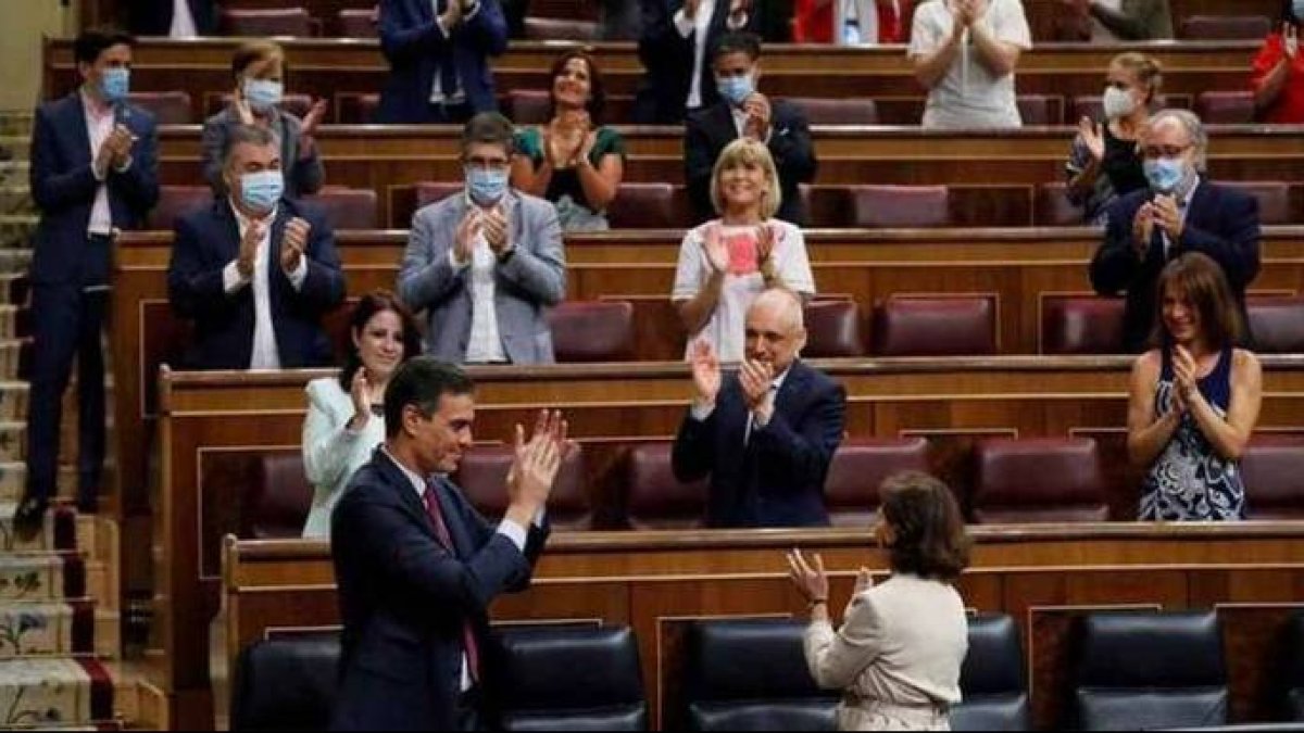 Sánchez, este miércoles, agasajado por sus diputados.