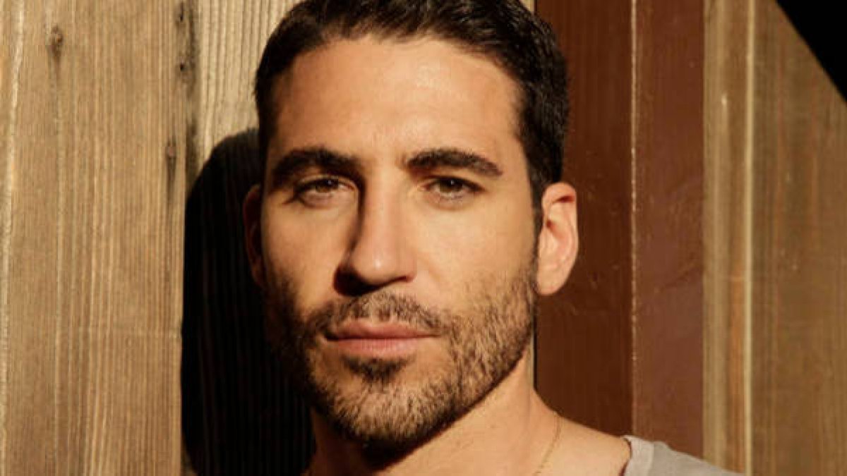 Miguel Ángel Silvestre se ha puesto a estudiar mates mientras intenta 