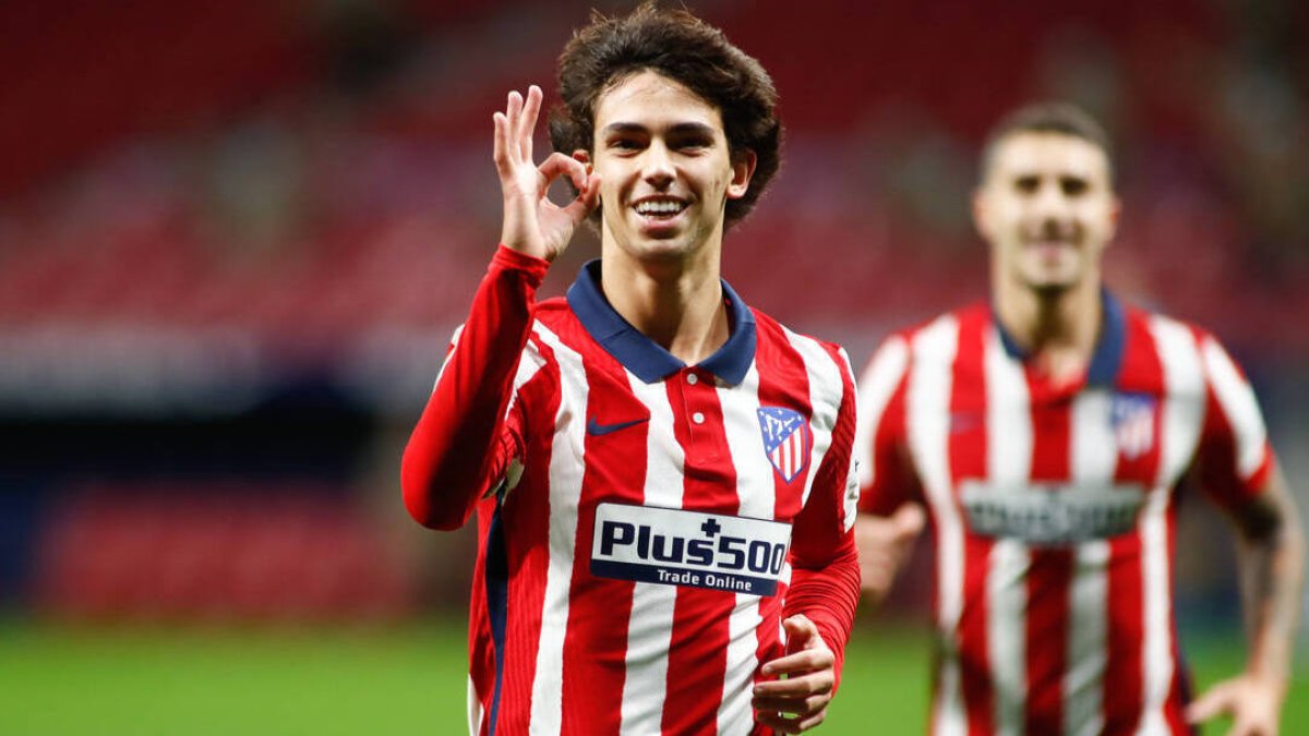 Joao Félix celebra uno de los dos goles que marcó el sábado ante el Cádiz.