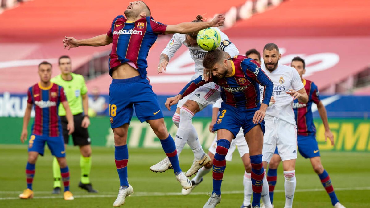 Sergio Ramos y Gerard Piqué, en el último Madrid-Barça en el que se han enfrentado.