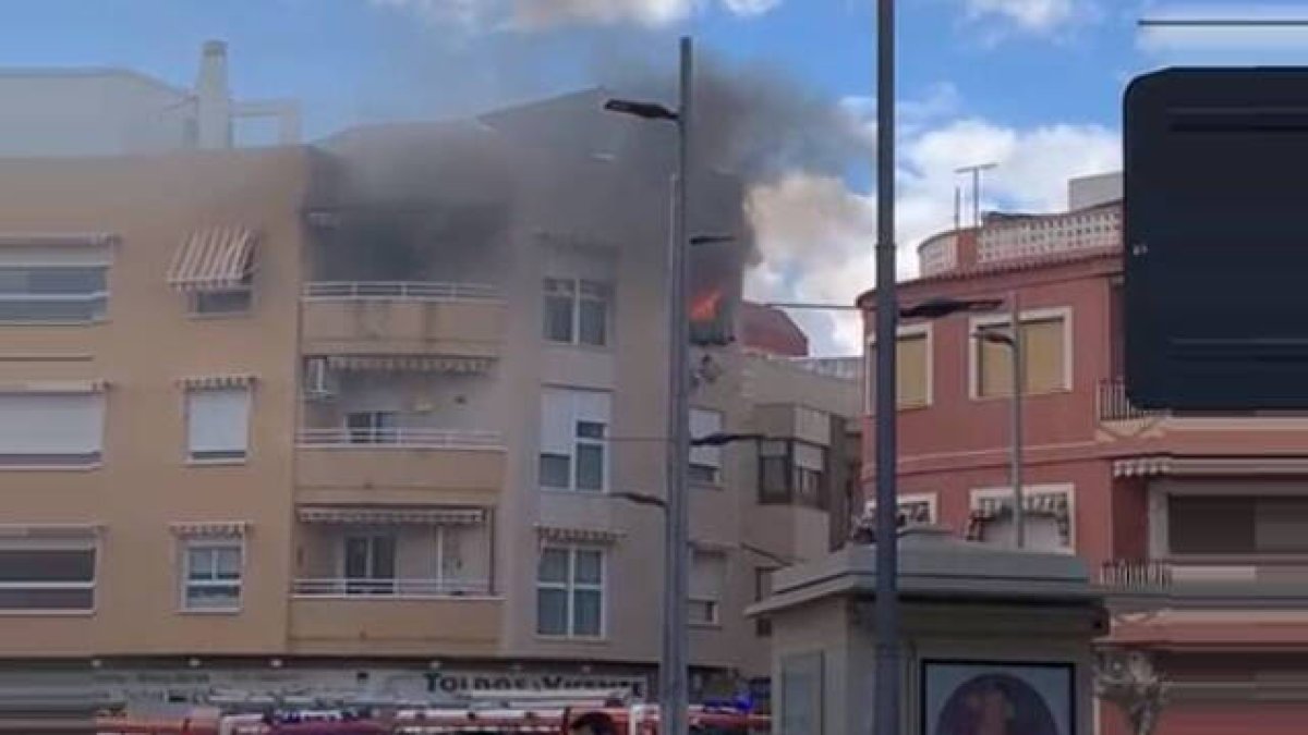 El incendio ha arrasado varias estancias de la vivienda