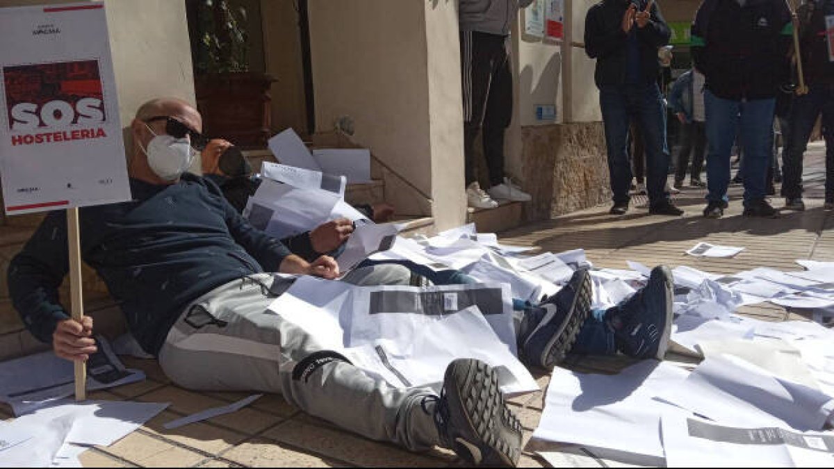 Un momento de la concentración celebrada hace unos días frente a la sede de la Generalitat en Alicante