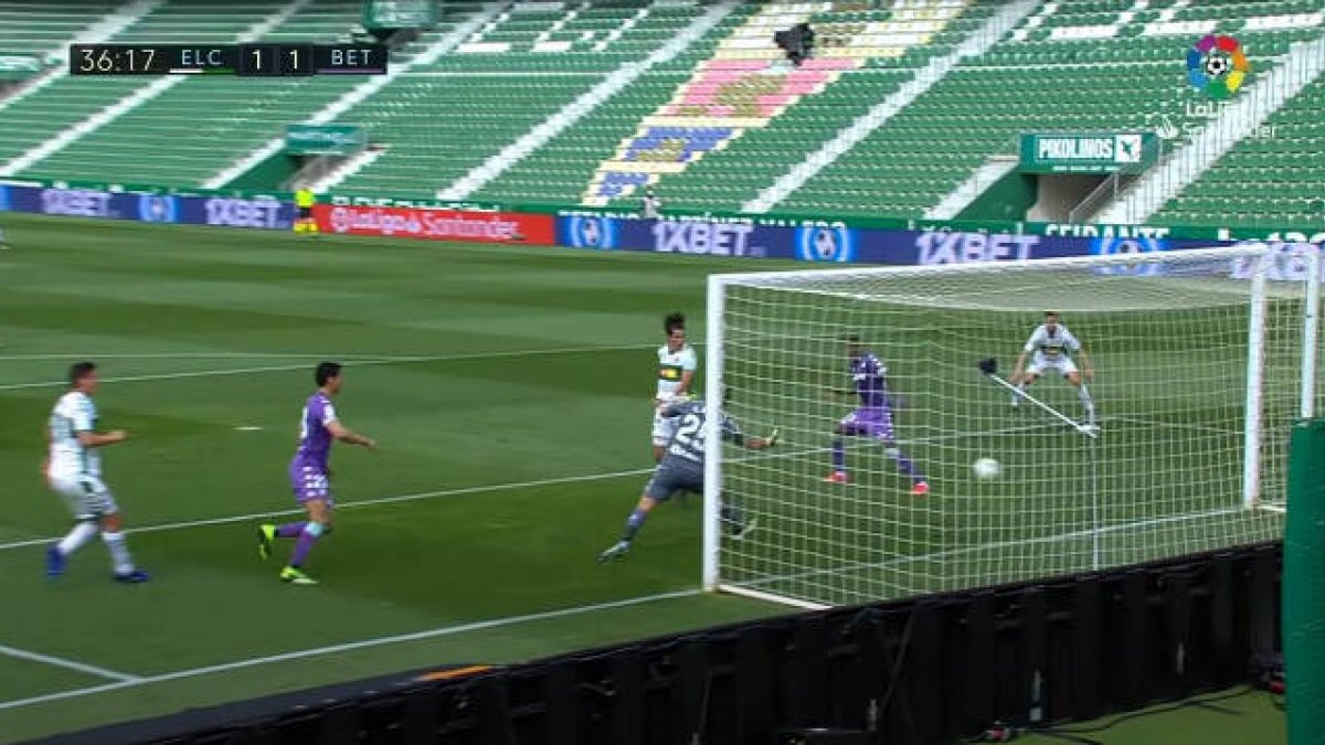 Momento del gol del empate del Elche CF