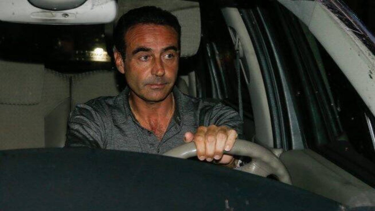 Enrique Ponce, de lo más natural también delante de los paparazzi.