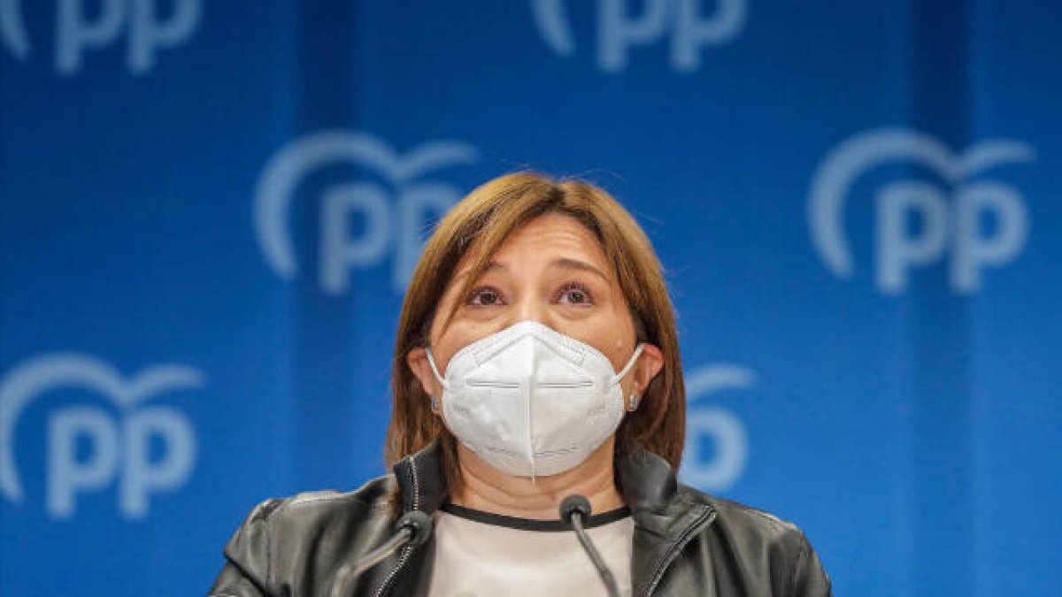 Isabel Bonig, emocionada, en la rueda de prensa de su despedida