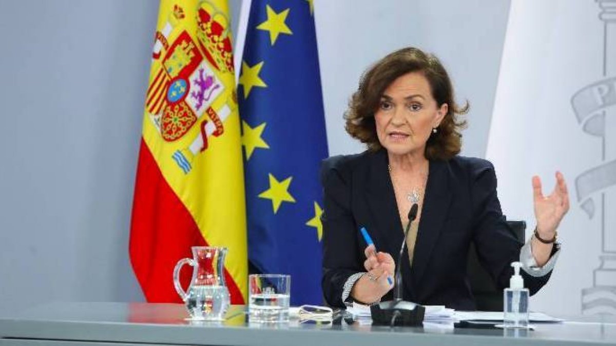 La vicepresidenta Carmen Calvo, este martes tras el Consejo de Ministros.