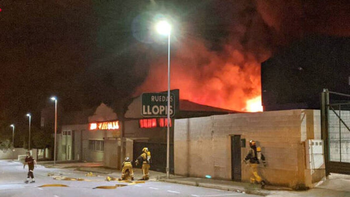 El la extinción han participado 8 bomberos, 2 cabos y 2 sargentos / Consorcio Provincial de Bomberos