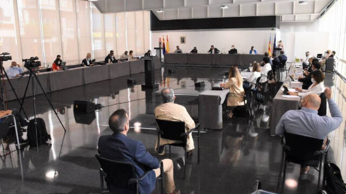 Los plenos de Elche se celebran en el Centro de Congresos