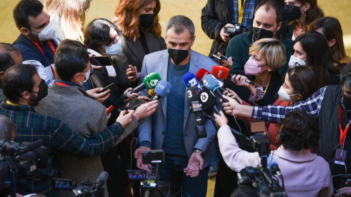 Toni Cantó en una rueda de declaraciones con los periodistas / FOTO: Jorge Gil / Europa Press