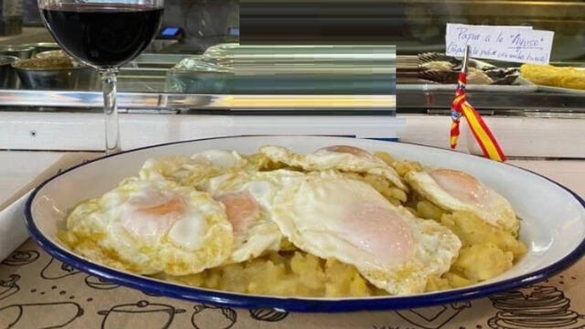 'Papas a lo Ayuso', el nuevo plato de un bar de Madrid