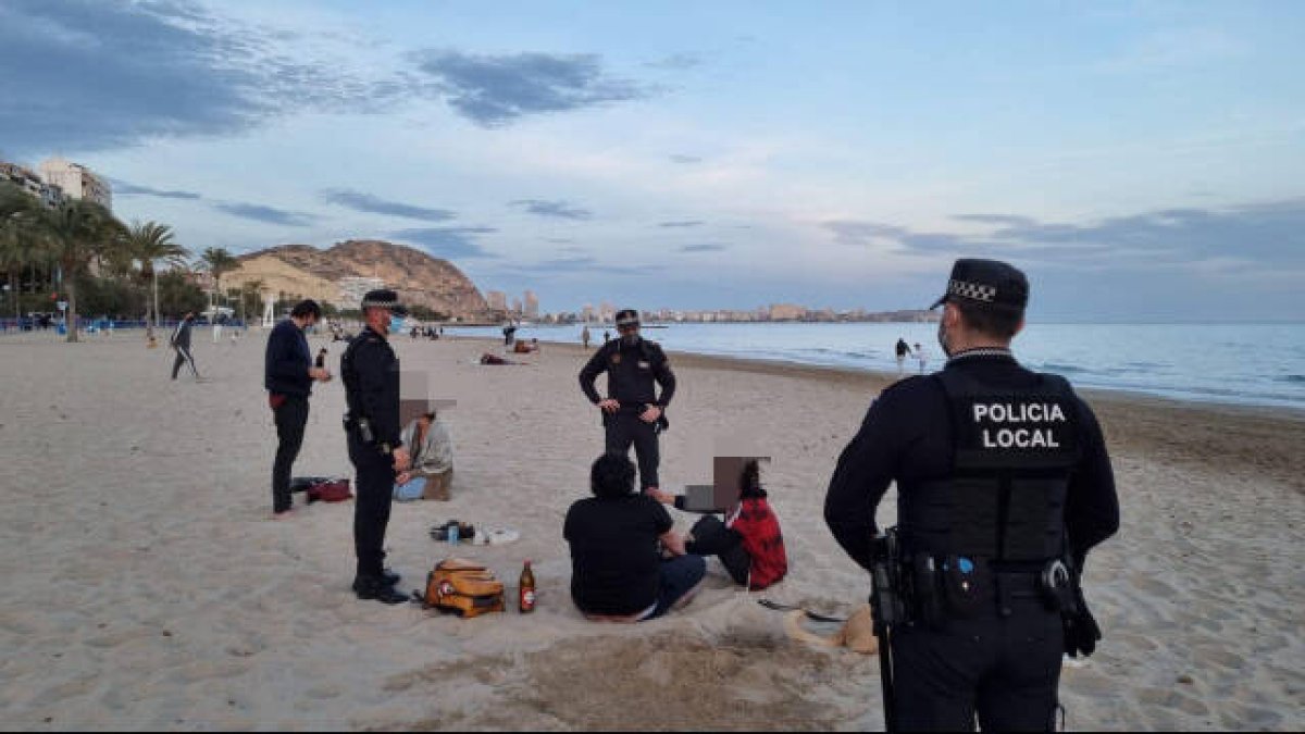 Los agentes van a vigilar, entre otras cosas, que no se celebren botellones ni fiestas en pisos