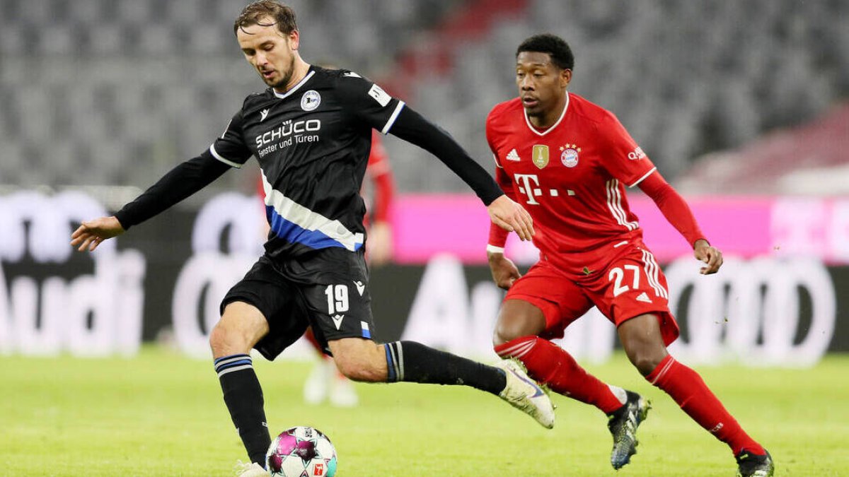 David Alaba, con la camiseta del Bayern, en un partido de la Bundesliga.