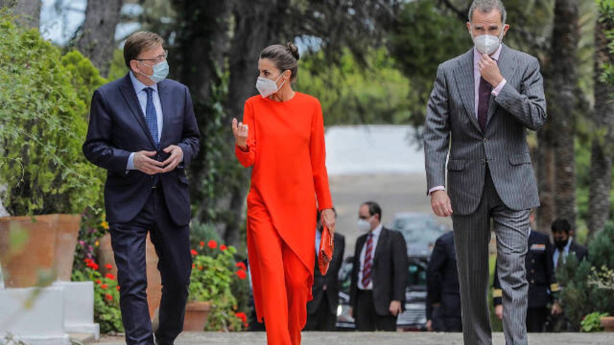 SSMM los Reyes de España junto al presidente de la Generalitat,Ximo Puig