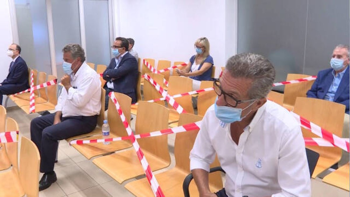 Los enjuiciados durante una de las sesiones celebradas en la Audiencia Provincial de Alicante