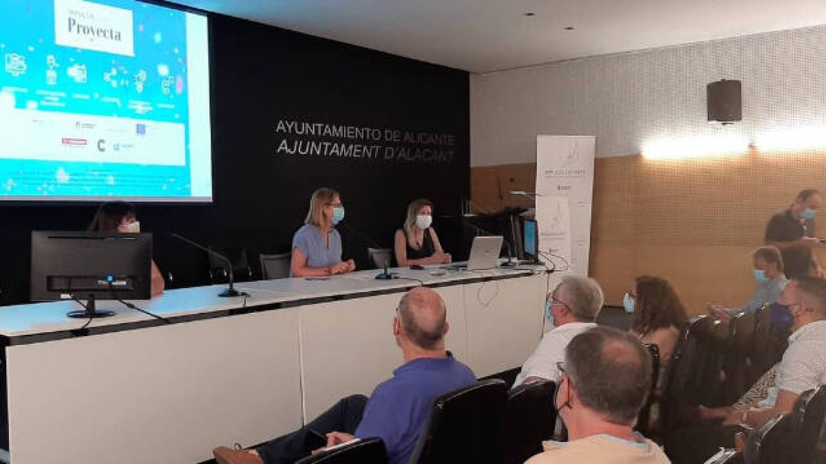 La concejala de Desarrollo Económico, Mari Carmen de España, ha presentado esta III edición