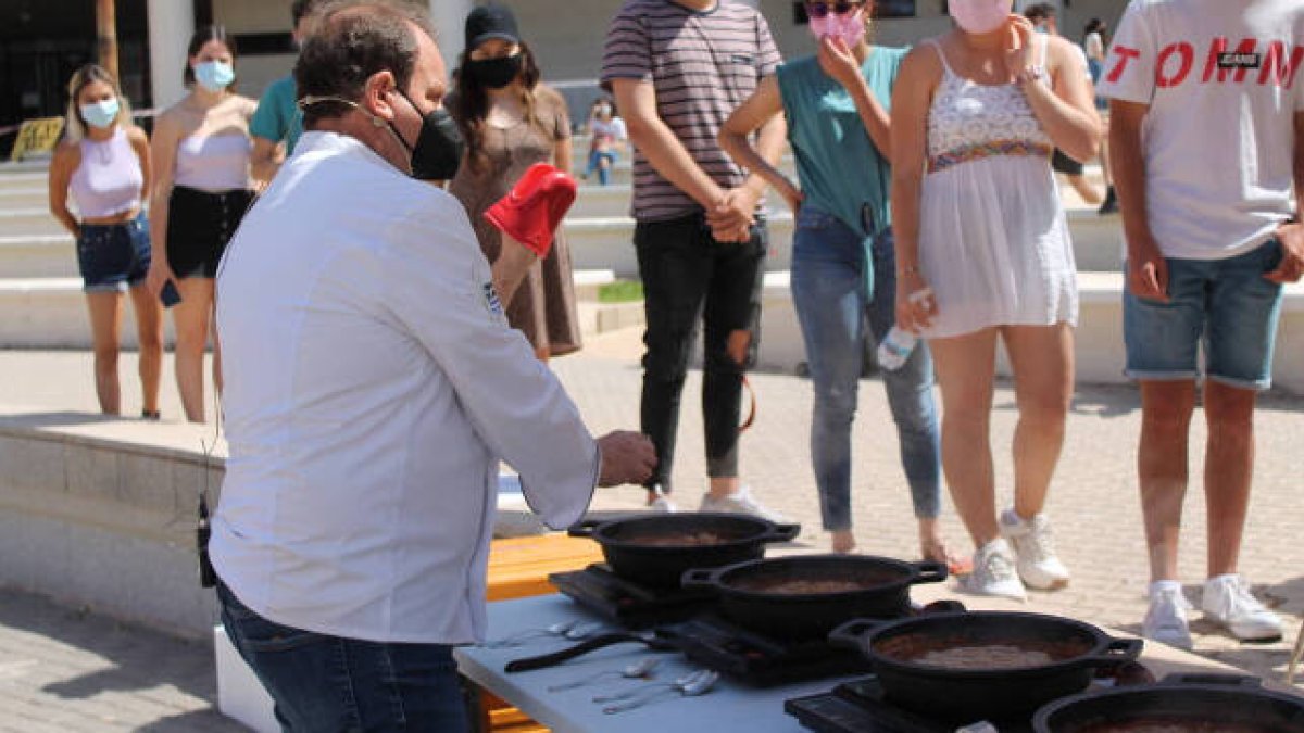 Variedad de arroces durante el 'VI Simposio del Arroz del Dársena'