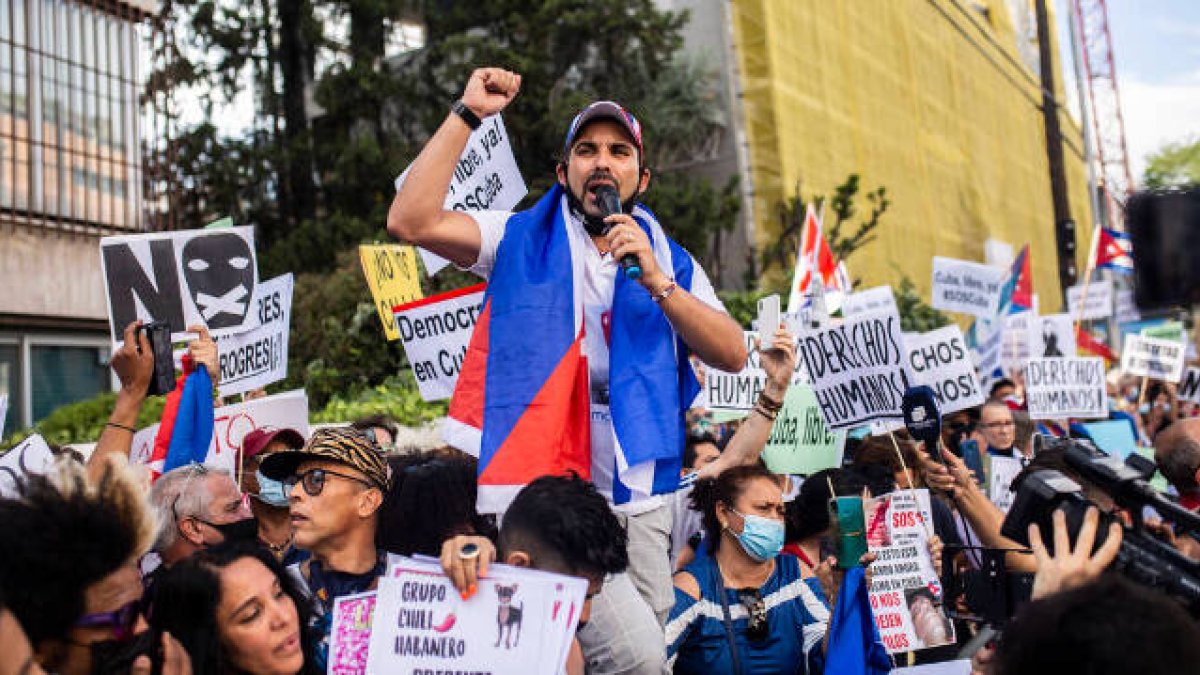 Cubanos en concentraciones en Madrid reclamando justicia y democracia