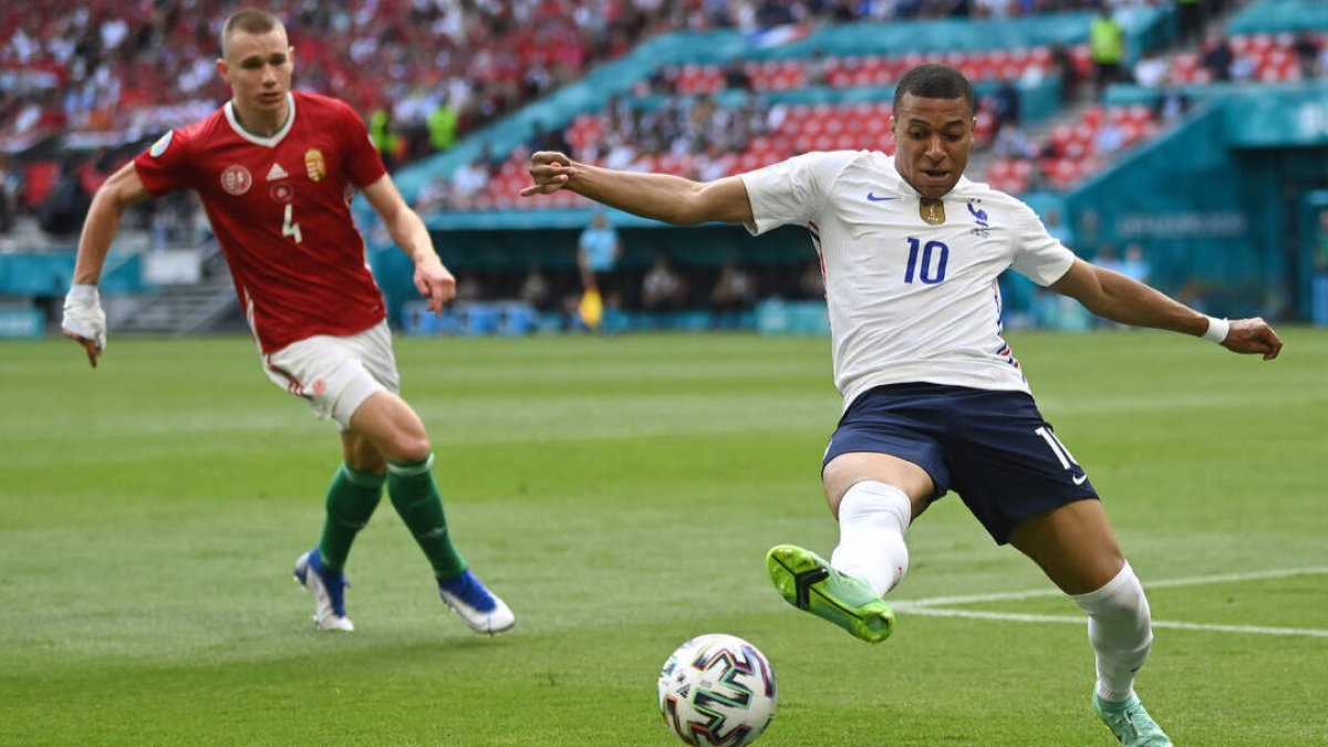 Mbappe, con el 10 de Francia, en el partido ante Hungría.