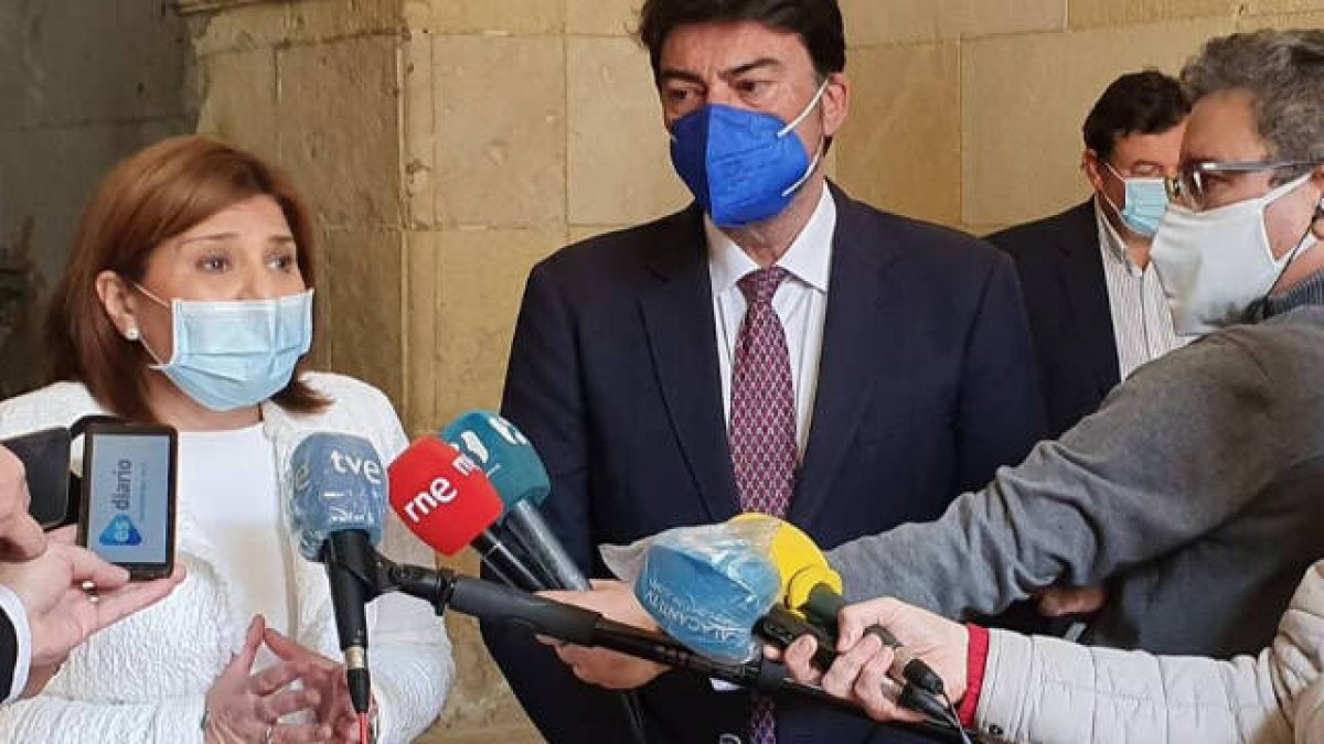 Isabel Bonig junto al alcalde de Alicante, Luis Barcala / FOTO: A. Ferrer