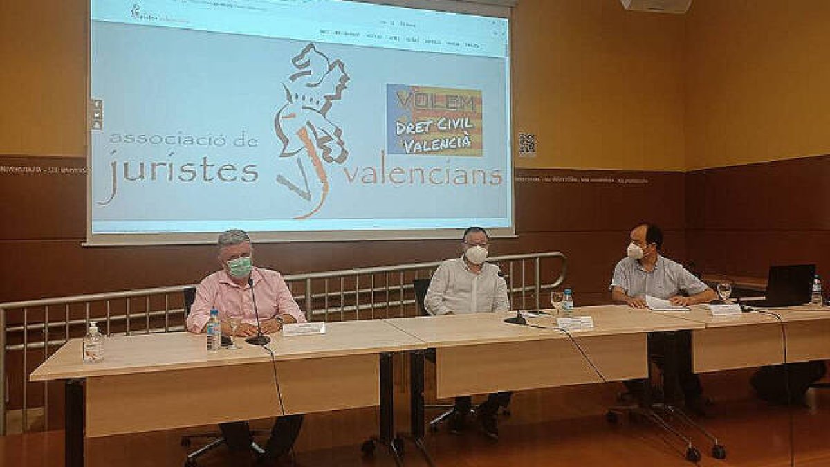 La Asociació de Juristes Valencians ha iniciado en Alicante la campaña 