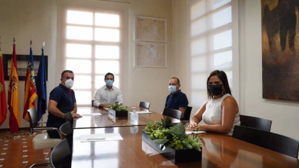 Reunión del alcalde de Paterna con la asociación de pirotecnia.