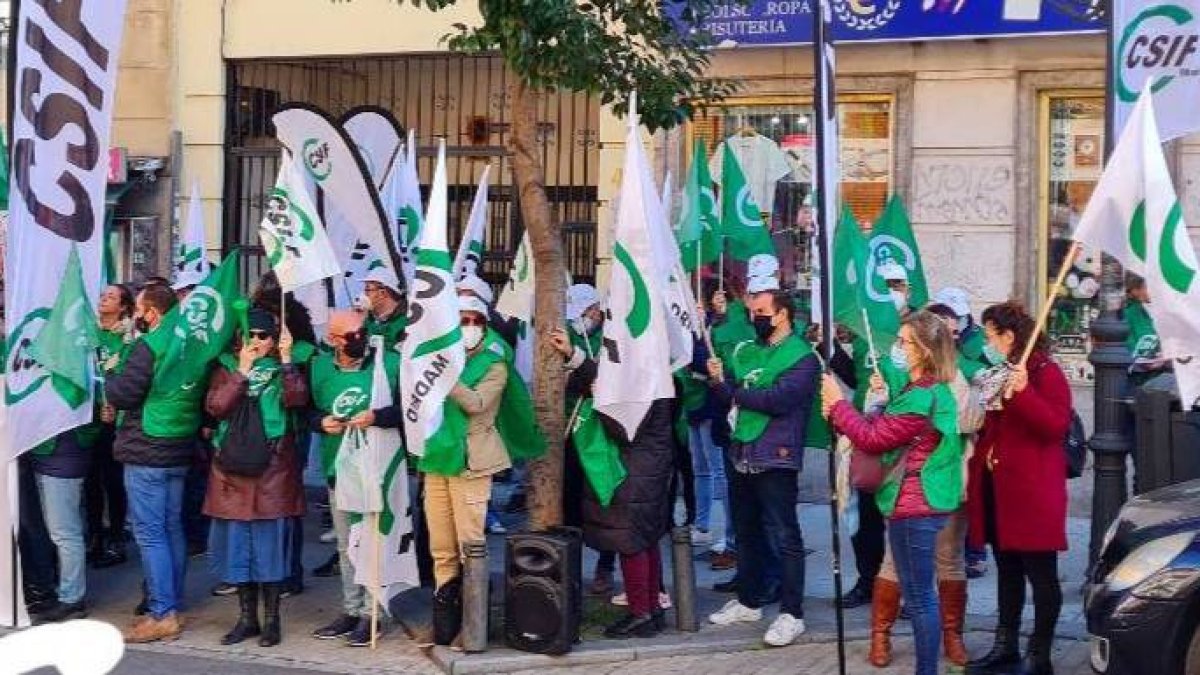 Funcionarios de Justicia, este lunes frente al Ministerio exigiendo la dimisión de Llop.