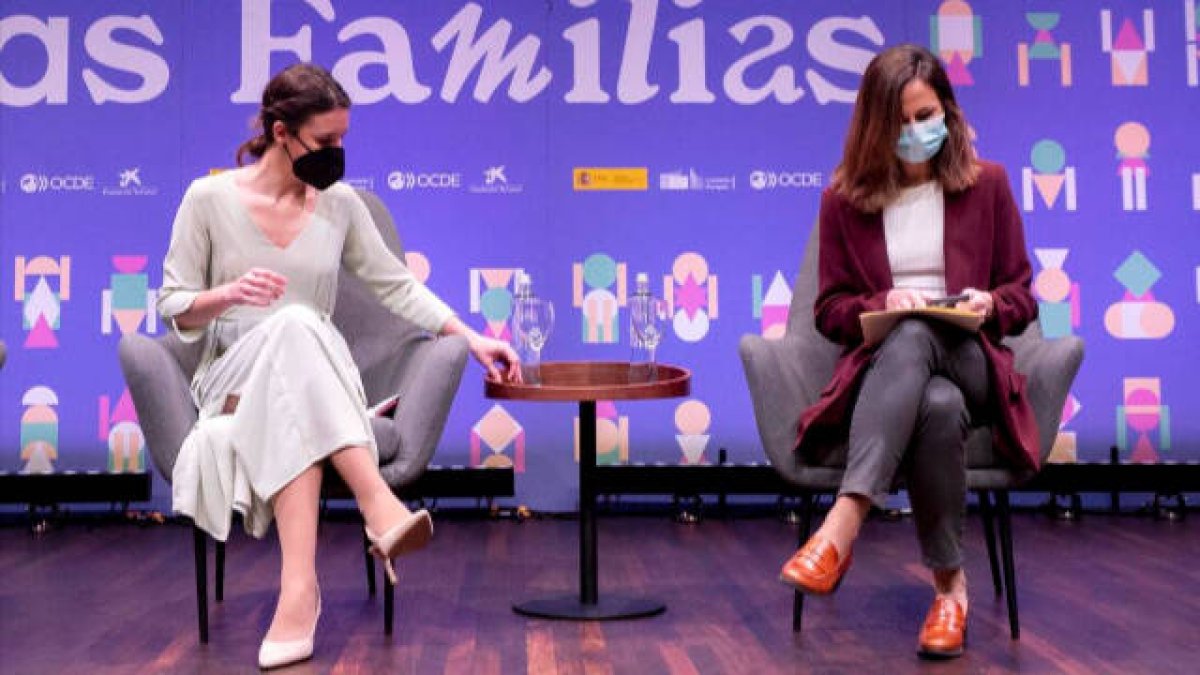 Irene Montero y Ione Belarra en el acto sobre la Ley de Diversidad Familiar