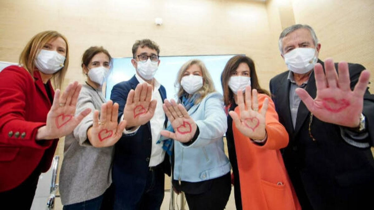 De izda. da a dcha., las doctoras Maceira y Zorio; José Durán, presidente de la AEMS; la Dra. Boraita; la directora de Fundación QUAES, Miriam Pastor; y el presidente de Fundación QUAES, Dr. Javier Benítez.