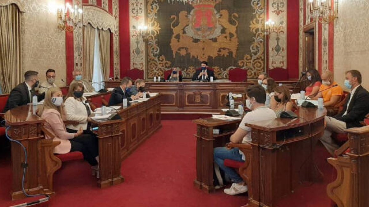 El 50% de los concejales de Alicante han retomado la presencialidad en el pleno