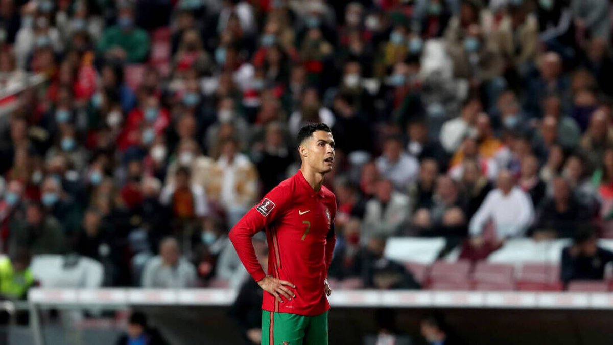 Cristiano Ronaldo, lamentándose de la derrota portuguesa frente a Serbia.