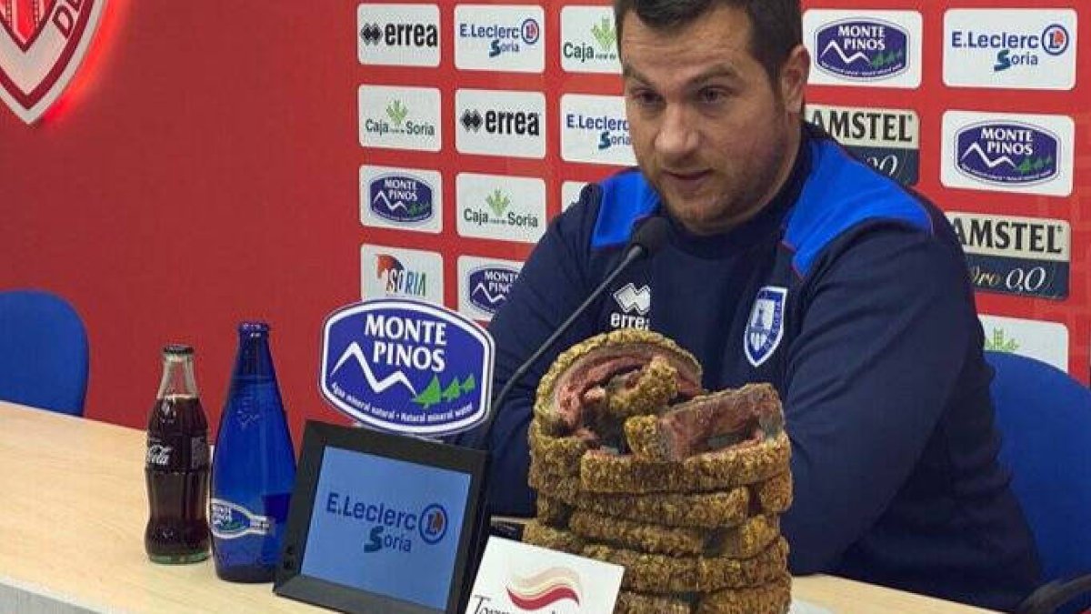 Diego Martínez, el técnico del Numancia, en rueda de prensa.