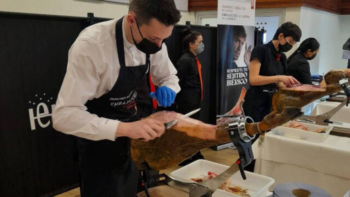 Juan Antonio Maestre, subcampeón internacional de cortadores de jamón