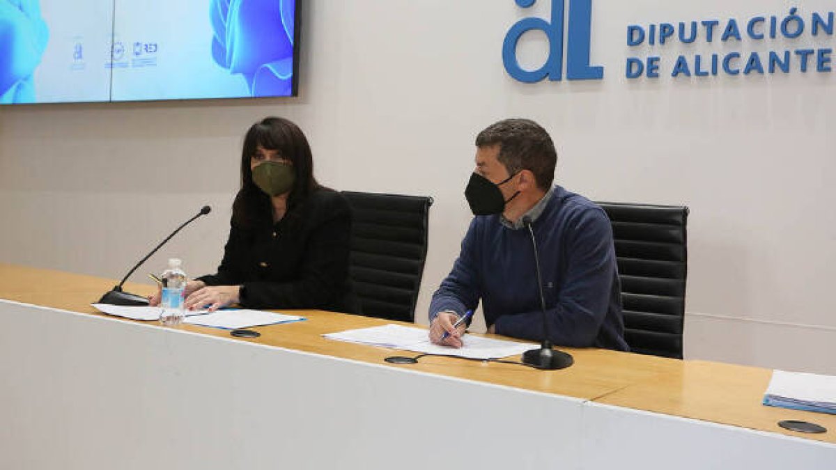 Julia Parra, diputada de Cultura, y Toni Canet, responsable de Transparencia