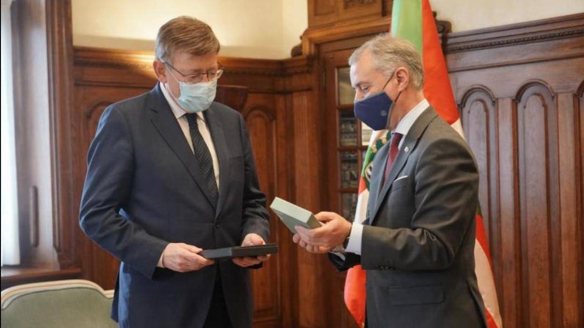 Ximo Puig durante la recepción de Iñigo Urkullu.