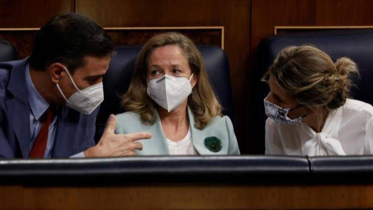 Pedro Sánchez, Nadia Calviño y Yolanda Díaz